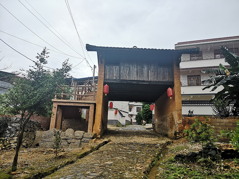下马碑廊修缮前后对比